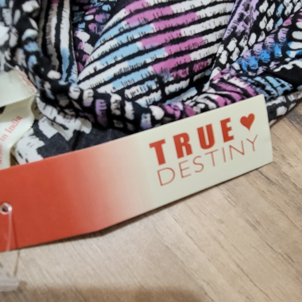 True Destiny Abstract Print Top - Picture 8 of 8